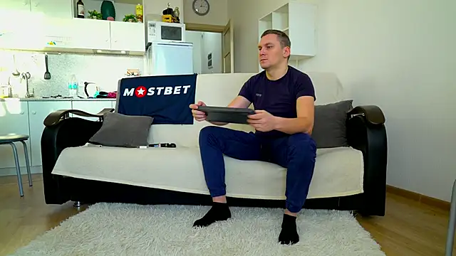 littlesweettifany online show from December 18, 2024, 8:53 am