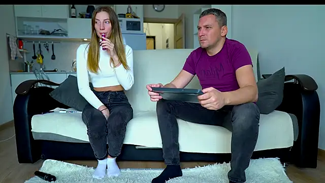 littlesweettifany online show from October 6, 2025, 11:18 am