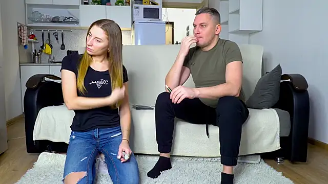 littlesweettifany online show from December 16, 2025, 11:37 am