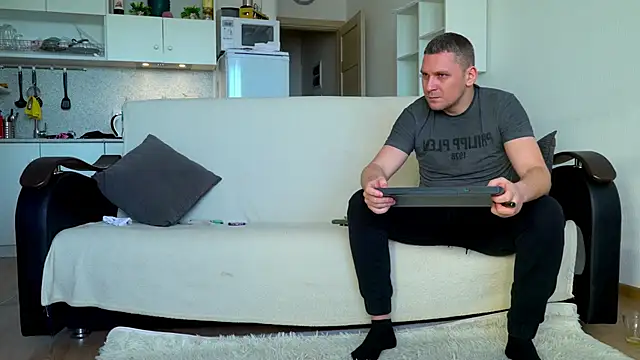 littlesweettifany online show from February 6, 2026, 11:24 am