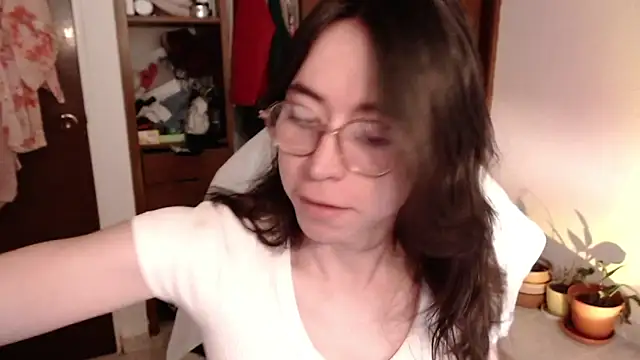 Snapshot of emily_pearl_ chatting on October 9, 2025, 8:40 pm emily pearl online show from October 9, 2025, 8:40 pm