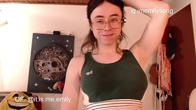 Snapshot of emily_pearl_ chatting on March 3, 2026, 4:13 pm emily pearl online show from March 3, 2026, 4:13 pm