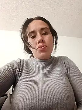 Veeronica Smith online show from December 13, 2024, 5:00 pm