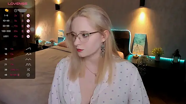 Aemilia  online show from February 14, 2025, 2:18 am