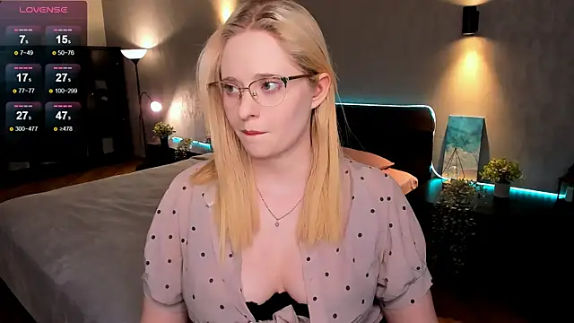 Aemilia  online show from March 20, 2025, 8:42 am