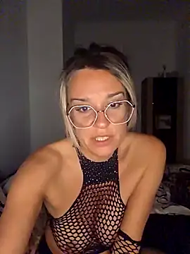 SpicyVicky online show from May 15, 2026, 4:30 am