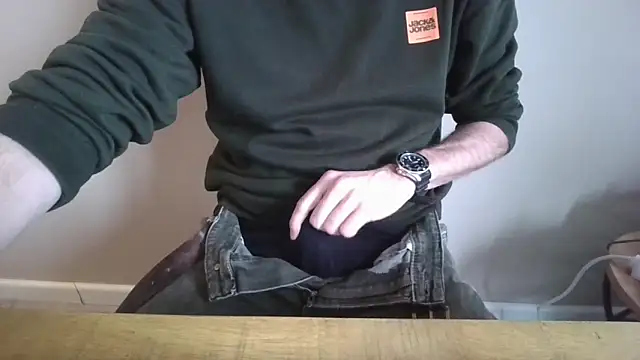 Snapshot of Michealtje85 chatting on February 24, 2026, 8:34 am Michealtje85 online show from February 24, 2026, 8:34 am