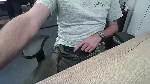 Snapshot of Michealtje85 chatting on March 13, 2026, 4:13 pm Michealtje85 online show from March 13, 2026, 4:13 pm