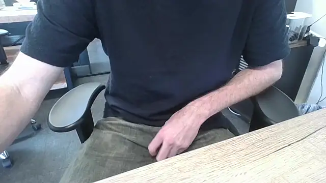 Snapshot of Michealtje85 chatting on April 7, 2026, 1:55 pm Michealtje85 online show from April 7, 2026, 1:55 pm