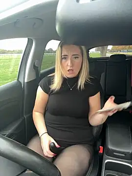 Snapshot of Rebeccaxxx chatting on November 5, 2025, 2:17 pm Rebeccaxxx online show from November 5, 2025, 2:17 pm