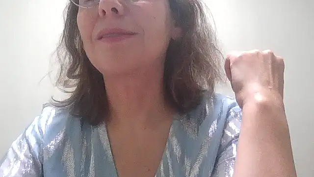 HollyJewel online show from November 18, 2025, 7:07 pm