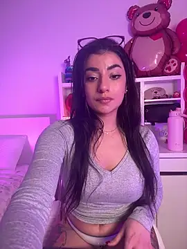 Snapshot of ZoeZayd chatting on February 17, 2026, 9:10 pm ZoeZayd online show from February 17, 2026, 9:10 pm