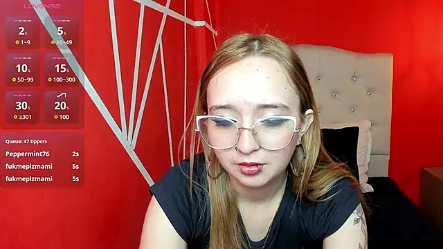 Liaroberts1 online show from December 18, 2024, 3:11 pm