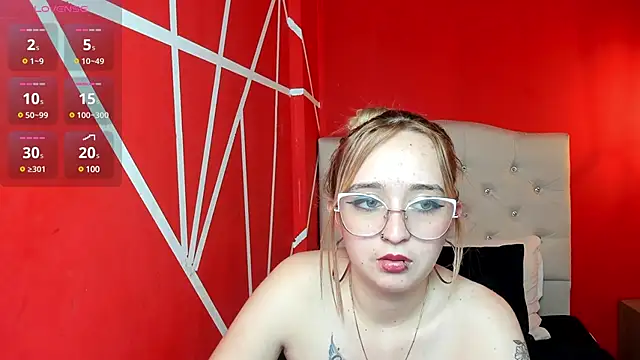 Liaroberts1 online show from December 18, 2024, 6:14 pm
