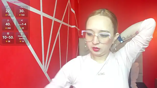 Liaroberts1 online show from December 19, 2024, 12:12 pm