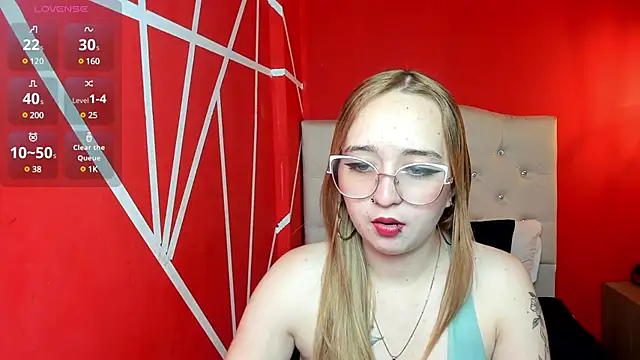 Liaroberts1 online show from December 19, 2024, 3:19 pm
