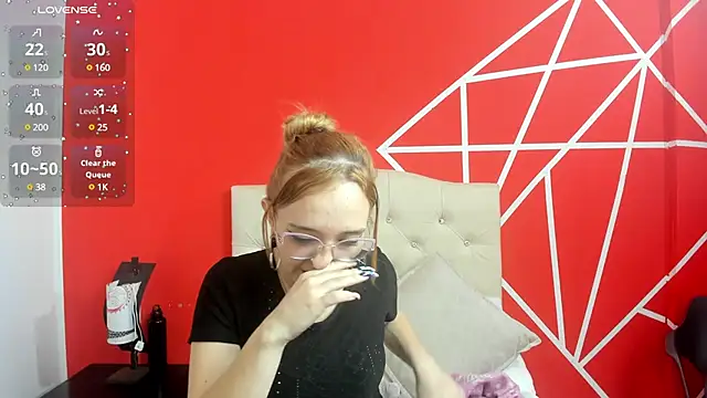 Liaroberts1 online show from January 4, 2025, 12:05 pm