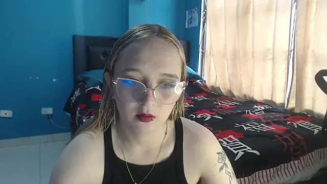 Snapshot of Liaroberts1 chatting on September 20, 2025, 11:55 am Liaroberts1 online show from September 20, 2025, 11:55 am