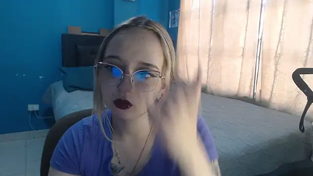 Snapshot of Liaroberts1 chatting on October 22, 2025, 11:54 am Liaroberts1 online show from October 22, 2025, 11:54 am