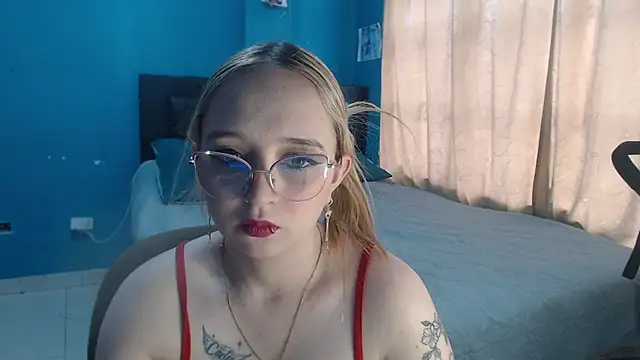 Snapshot of Liaroberts1 chatting on October 28, 2025, 11:58 am Liaroberts1 online show from October 28, 2025, 11:58 am