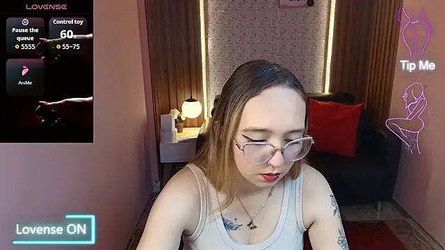 Snapshot of Liaroberts1 chatting on June 12, 2026, 1:43 pm Liaroberts1 online show from June 12, 2026, 1:43 pm