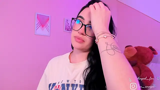 angeel fox online show from January 7, 2026, 2:36 am