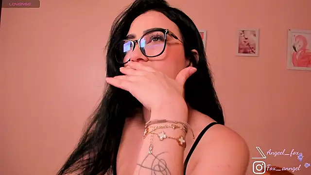 Snapshot of angeel_fox chatting on March 4, 2026, 4:07 am angeel fox online show from March 4, 2026, 4:07 am