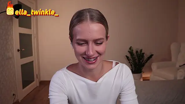 ella twinkl online show from September 26, 2025, 7:07 pm