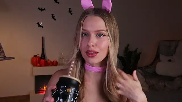 ella twinkl online show from October 24, 2025, 6:26 pm