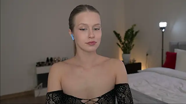 ella twinkl online show from May 2, 2026, 6:46 pm