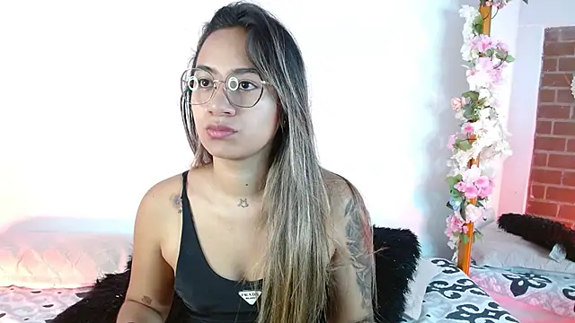 Jules n Gia online show from December 19, 2024, 4:35 pm