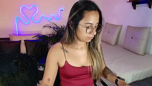 Jules n Gia online show from February 14, 2025, 3:00 am