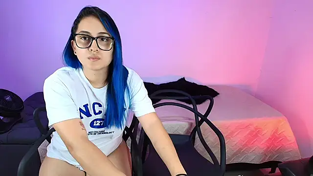 Jules n Gia online show from March 21, 2025, 9:01 pm