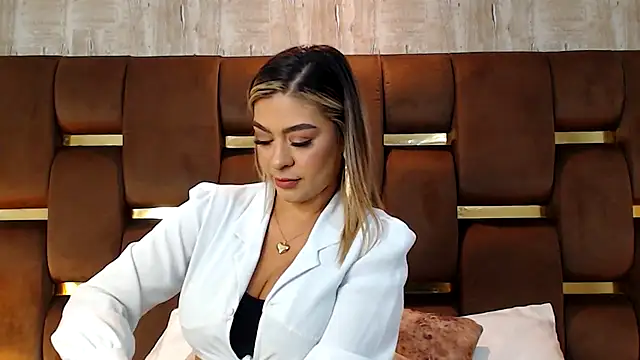 Snapshot of JoannaStanford chatting on September 17, 2025, 7:37 pm JoannaStanford online show from September 17, 2025, 7:37 pm