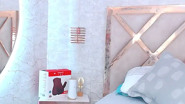 Snapshot of JoannaStanford chatting on October 18, 2025, 3:35 pm JoannaStanford online show from October 18, 2025, 3:35 pm