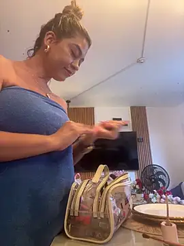 Snapshot of JoannaStanford chatting on October 24, 2025, 10:06 pm JoannaStanford online show from October 24, 2025, 10:06 pm