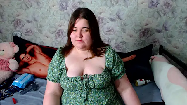 Estelle Hicks online show from December 3, 2024, 9:23 pm