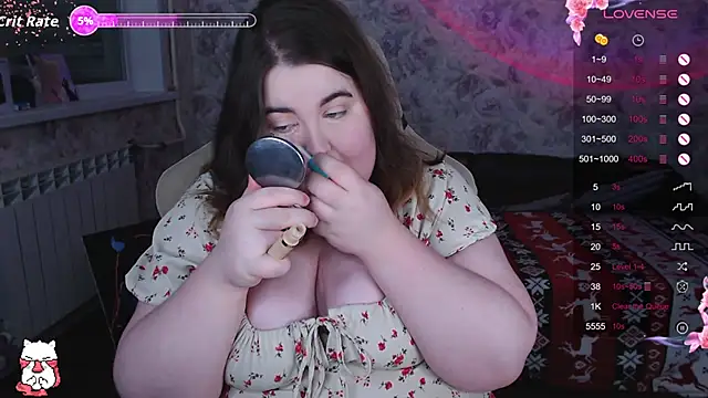 Estelle Hicks online show from December 3, 2025, 6:28 pm