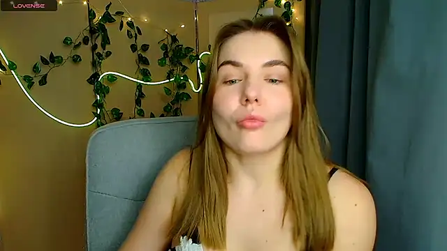 Snapshot of Glory_air chatting on February 19, 2026, 7:37 am Glory air online show from February 19, 2026, 7:37 am