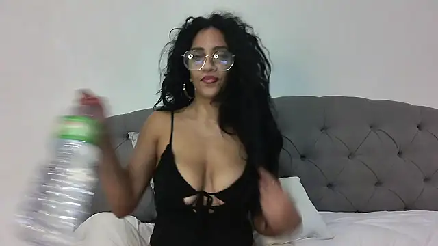 claudettstell online show from October 8, 2025, 6:55 am