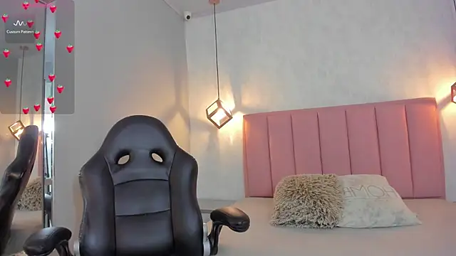 SUNNYCYRUS online show from February 4, 2026, 12:33 pm