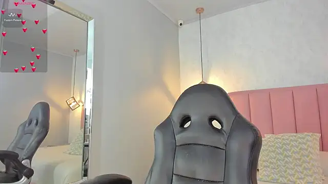 SUNNYCYRUS online show from March 19, 2026, 1:04 pm