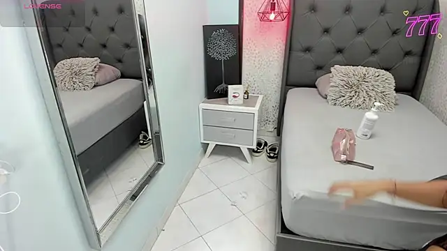 Snapshot of SUZETMONACO chatting on May 13, 2026, 7:33 pm SUZETMONACO online show from May 13, 2026, 7:33 pm