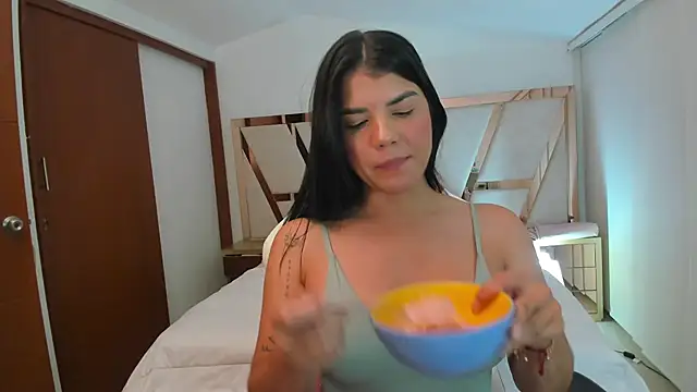 emma lopes online show from March 25, 2026, 11:44 pm