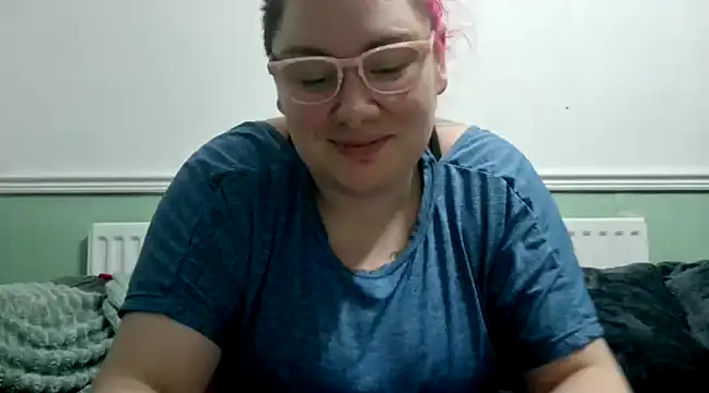 Snapshot of Bustycurves chatting on December 1, 2024, 4:29 pm Bustycurves online show from December 1, 2024, 4:29 pm