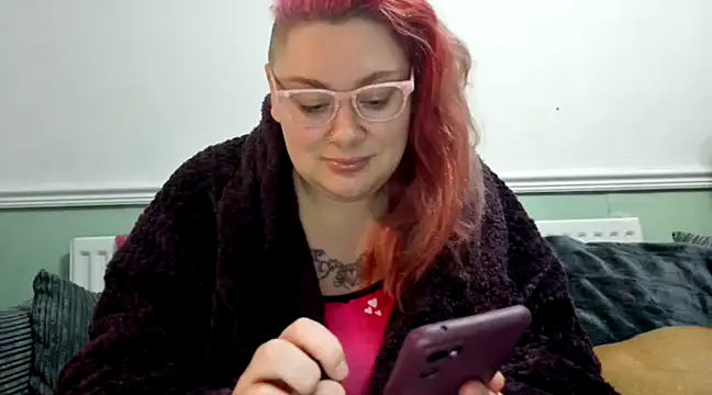 Snapshot of Bustycurves chatting on December 5, 2024, 9:28 pm Bustycurves online show from December 5, 2024, 9:28 pm