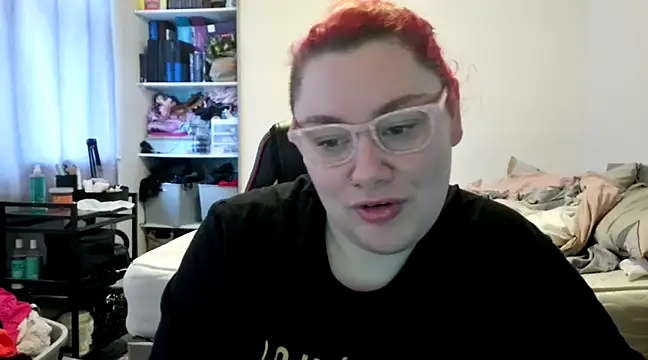 Snapshot of Bustycurves chatting on December 17, 2024, 10:44 am Bustycurves online show from December 17, 2024, 10:44 am