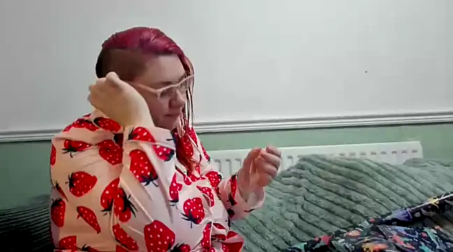 Snapshot of Bustycurves chatting on December 19, 2024, 10:02 am Bustycurves online show from December 19, 2024, 10:02 am