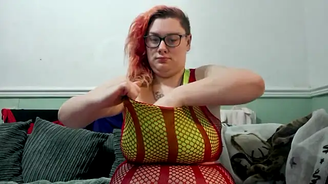 Snapshot of Bustycurves chatting on March 3, 2025, 8:21 pm Bustycurves online show from March 3, 2025, 8:21 pm