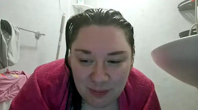 Snapshot of Bustycurves chatting on March 22, 2025, 1:32 am Bustycurves online show from March 22, 2025, 1:32 am